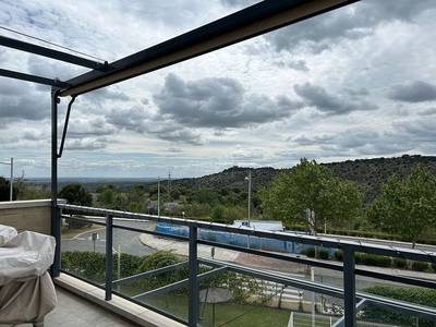 Alquiler de dúplex en Zona Hospital en Torrelodones de 3 habitaciones con terraza y piscina