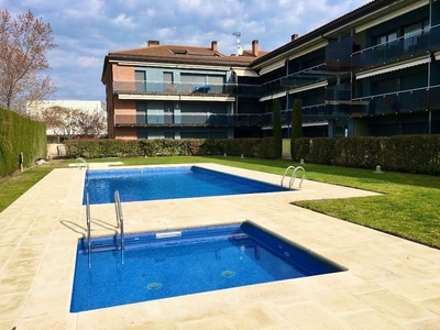 Alquiler de piso en Avinguda Catalunya de 3 habitaciones con terraza y piscina