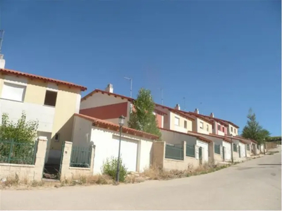 Casa adosada en venta en Calle Vela Zaneti en Cardeñadijo por 49,000 €