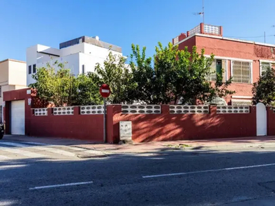Casa en venta en Calle Andalucía, 4 en Ciudad Jardín-Tagarete-Zapillo por 450,000 €