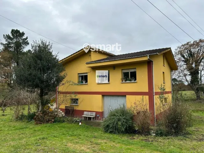 Casa en venta en Calle Pruvia, Número 65 en Lugo de Llanera por 165,000 €