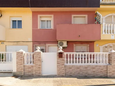Casa en venta en Calle Serrano Anguita, Número 10 en Escombreras-Alumbres por 89,000 €