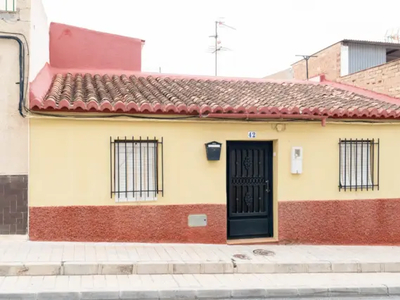 Casa en venta en Calle Virgen de las Angustias, 42 en Centro por 60,000 €