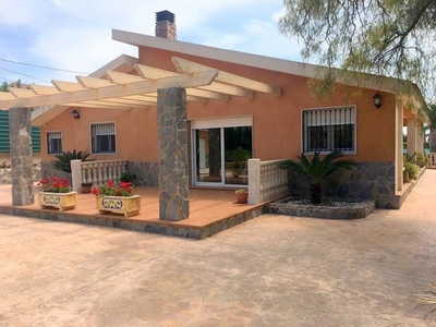 Chalet en venta en Novelda