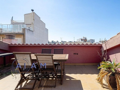 Dúplex en venta en Calella de 4 habitaciones con terraza y balcón