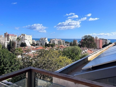 Dúplex en venta en Parque de la Paloma de 5 habitaciones con terraza y piscina