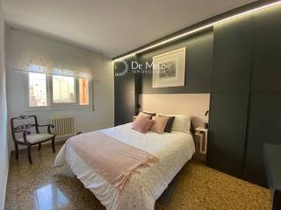 Piso de cuatro habitaciones cuarta planta, La Maternitat-Sant Ramon, Barcelona