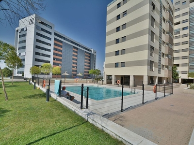 Piso en alquiler en calle De César Cort Botí de 2 habitaciones con piscina y garaje
