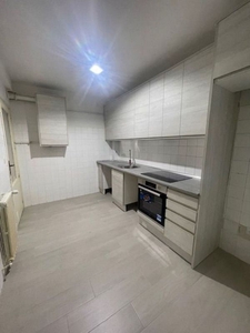 Piso en alquiler en Centro - Segovia de 3 habitaciones con terraza y calefacción