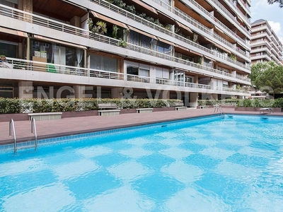 Piso en alquiler en Pedralbes de 4 habitaciones con terraza y piscina