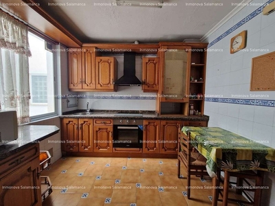 Piso en alquiler en Salesas - Labradores de 4 habitaciones con muebles y balcón