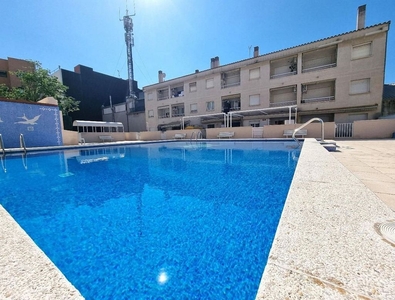 Piso en venta en Centre - Torredembarra de 2 habitaciones con terraza y piscina