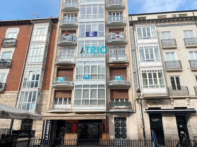 Piso en venta en Centro - Burgos de 6 habitaciones con terraza y garaje