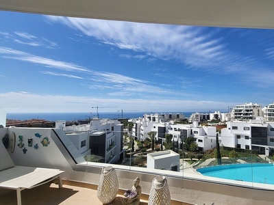 Piso en venta en El Higuerón de 2 habitaciones con terraza y piscina