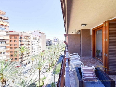 Piso en venta en Ensanche - Diputación de 4 habitaciones con terraza y garaje