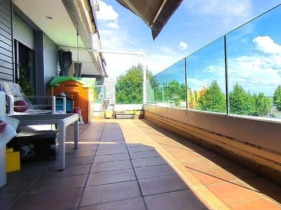 Piso en venta en Maria Auxiliadora - Barriada LLera de 3 habitaciones con terraza y piscina