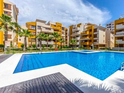 Piso en venta en Playa Flamenca - Punta Prima de 3 habitaciones con terraza y piscina