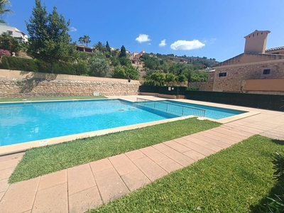 Venta de ático en Calvià de 3 habitaciones con terraza y piscina