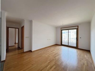 Venta de piso en avenida De Galicia de 2 habitaciones con terraza y garaje