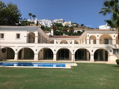 Villa en venta en Los Arqueros-Puerto del Almendro, Benahavís