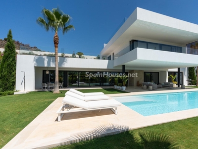 Villa en venta en Los Naranjos, Marbella