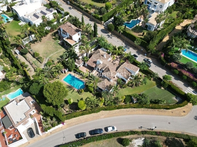 Villa independiente en venta en Estepona