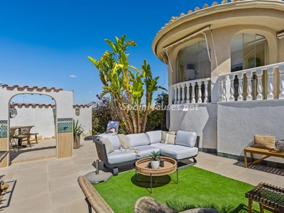 Villa independiente en venta en Rojales
