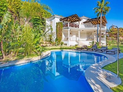 Villa independiente en venta en Sierra Blanca, Marbella