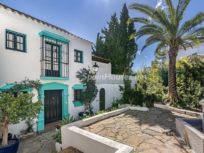 Villa pareada en venta en Nueva Andalucía, Marbella