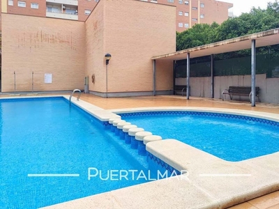 Alquiler de piso en avenida Pintor Baeza de 3 habitaciones con terraza y piscina