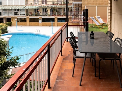 Alquiler de piso en calle Del Doctor Cerrada de 4 habitaciones con terraza y piscina