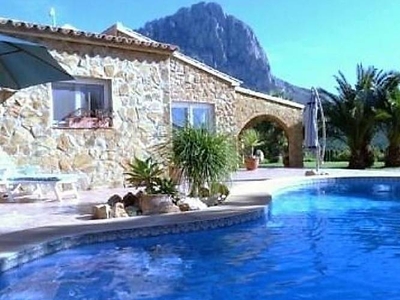 Romántica villa a 4 vientos con piscina y jardín