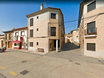 Venta Casa adosada en Avenida de las Cortes de Aragón Quinto. Buen estado con balcón 145 m²