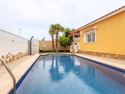 Venta Casa unifamiliar La Pobla de Vallbona. Con terraza 120 m²