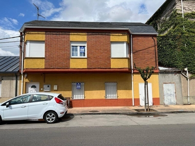 Venta Casa unifamiliar Ponferrada. 260 m²