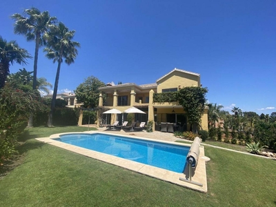 Venta Chalet en Calle 18 Marbella. Muy buen estado 330 m²