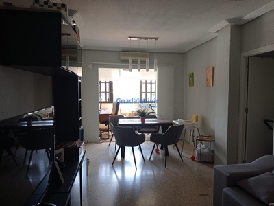 Venta de piso con piscina y terraza en Montequinto (Dos Hermanas), Centro