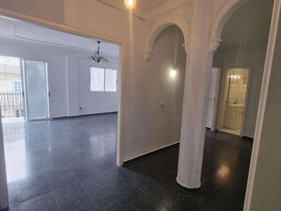 Venta Piso Arona. Piso de tres habitaciones A reformar primera planta con balcón