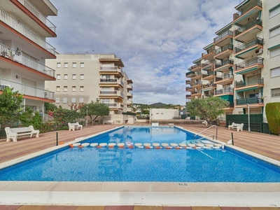 Venta Piso Calafell. Piso de cuatro habitaciones en Bonaventura Carles Aribau. Tercera planta con terraza