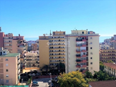 Venta Piso Fuengirola. Piso de tres habitaciones Entreplanta plaza de aparcamiento con balcón