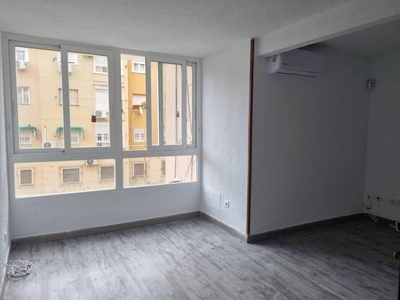 Venta Piso Getafe. Piso de tres habitaciones en Avenida JUAN DE LA CIERVA. Buen estado primera planta