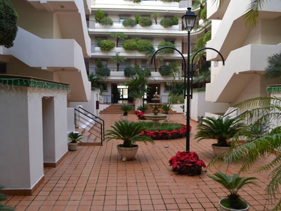 Venta Piso Marbella. Piso de tres habitaciones en Urbanización Guadalmina Alta 18. Buen estado segunda planta plaza de aparcamiento con terraza calefacción central