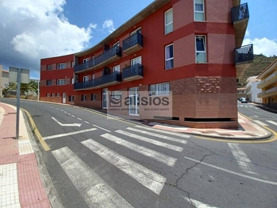 Venta Piso Santiago del Teide. Piso de dos habitaciones en Calle Mendez Nuñez. Buen estado planta baja