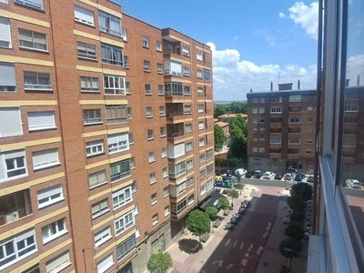 Venta Piso Valladolid. Piso de cuatro habitaciones en Madre De Dios 25. Sexta planta con terraza