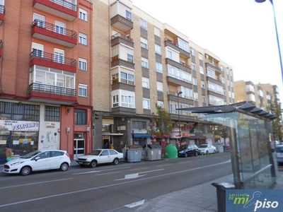 Venta Piso Valladolid. Piso de tres habitaciones en Calle cigueña. Buen estado quinta planta con balcón