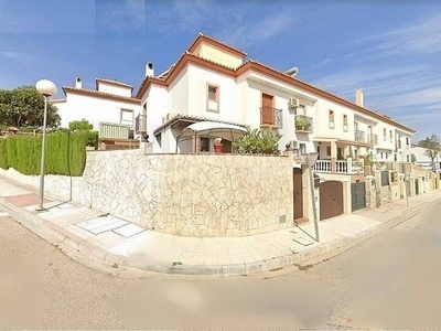Venta Piso Vélez-Málaga. Piso de cuatro habitaciones Buen estado plaza de aparcamiento con terraza