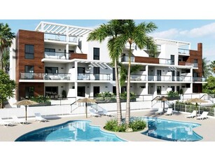 Apartamentos de 2 y 3 dormitorios a 50 metros de la playa.