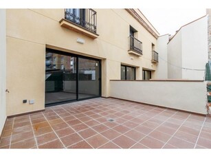 Casa de obra nueva con patio y acabados de alta calidad en Barberà del Vallès