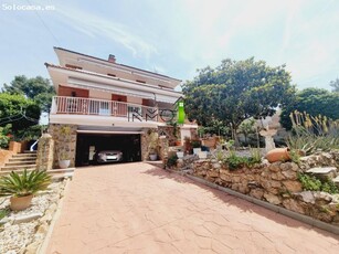 Hermosa casa con piscina en Sant Fost de Campsentelles