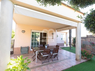 Venta Chalet en Carrer de la Serra Valls. Con terraza 322 m²